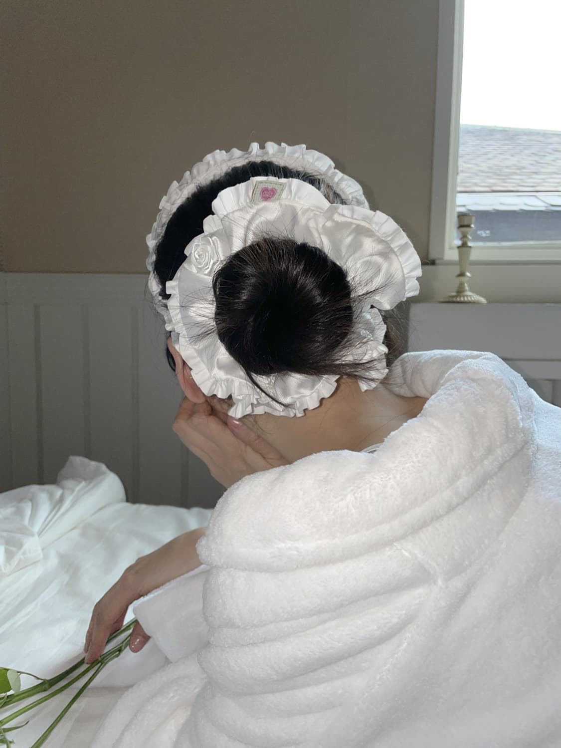 ATTA / Winter rose scrunchie (White) 상품이미지7