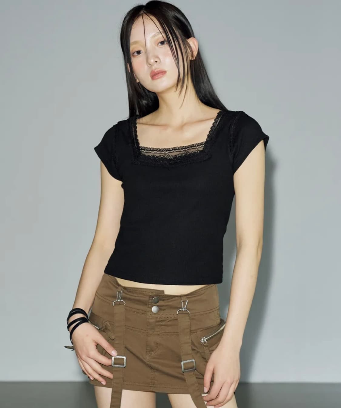 헬레네파리스 스퀘어 레이스 크롭 티셔츠 블랙 판매합니다 상품이미지1