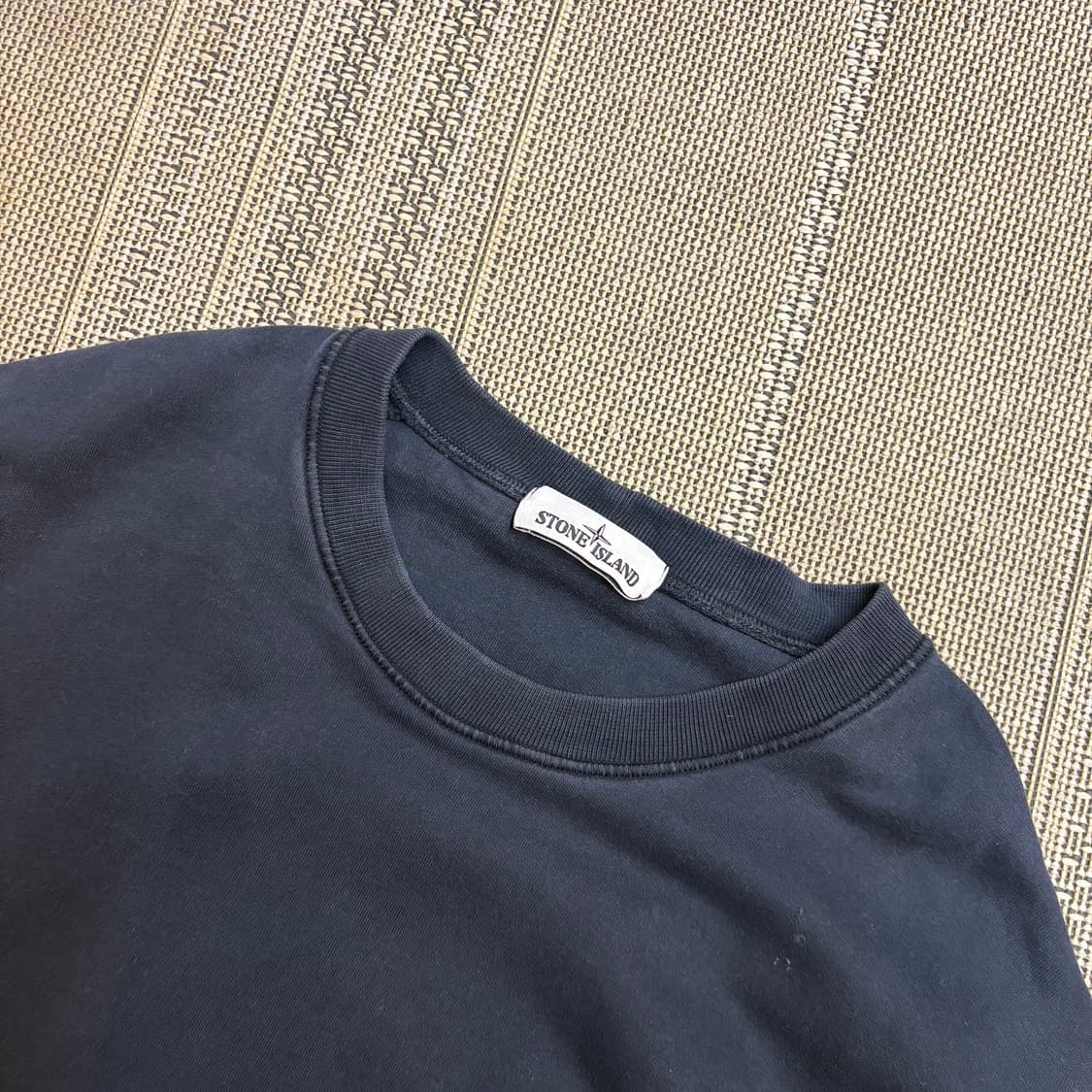 스톤아일랜드 페이딩 다크 네이비 스웻셔츠 상품이미지2