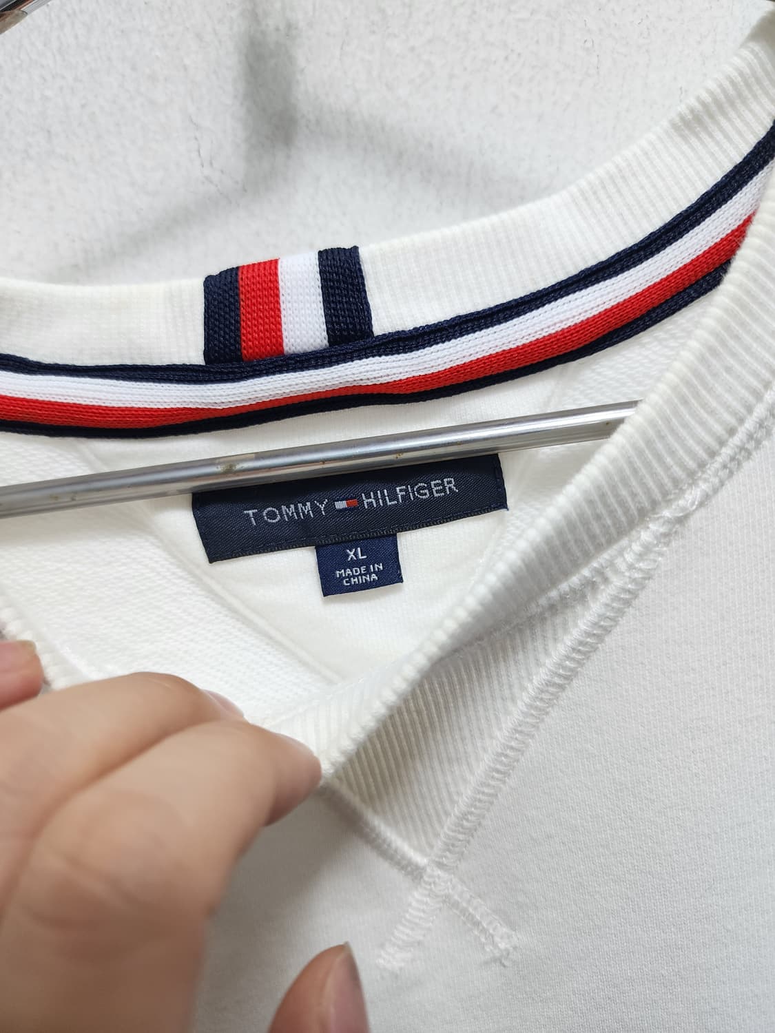 타미힐피거 화이트 맨투맨 상품이미지4