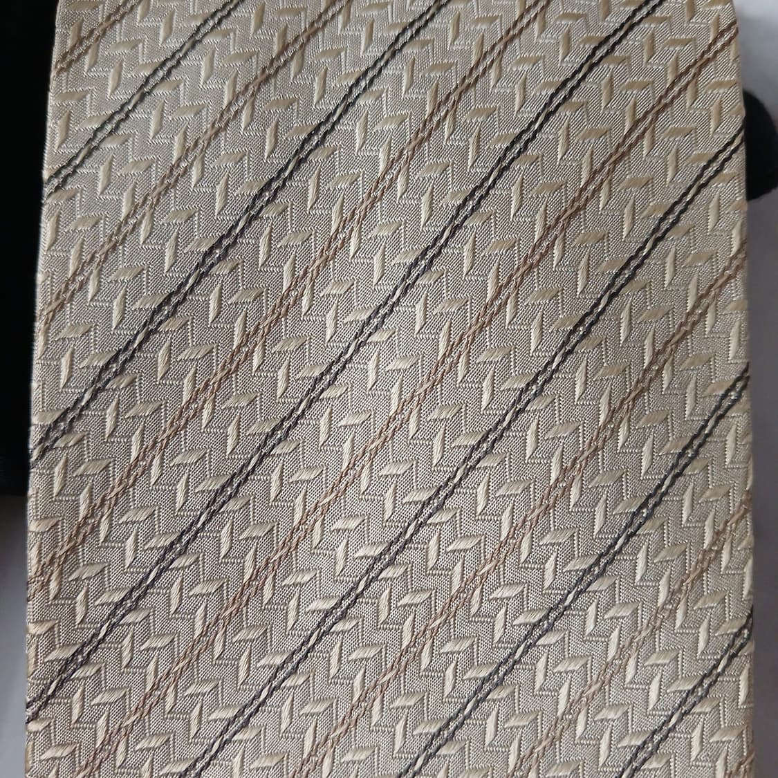 입생로랑 실크 골드 패턴 넥타이 9.4cm A+등급 A18841
 상품이미지7