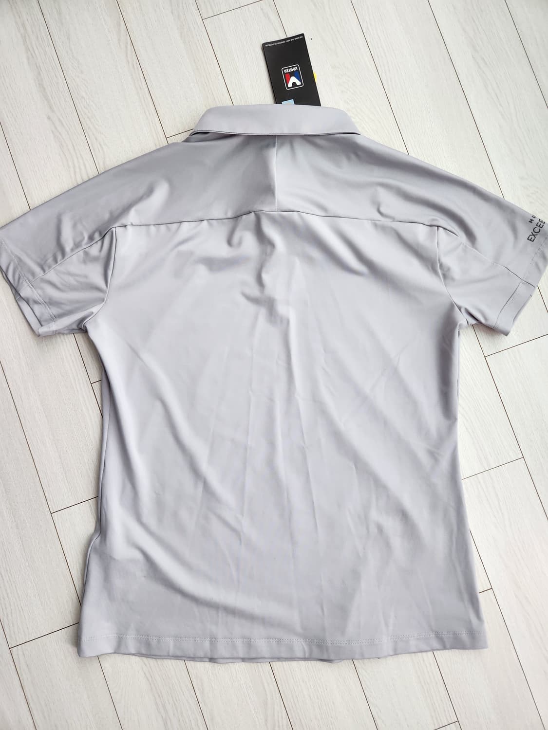 새상품)밀레 남성 반팔 폴로티 카라티 그레이 사이즈L

오염 하자없이 깨 상품이미지6