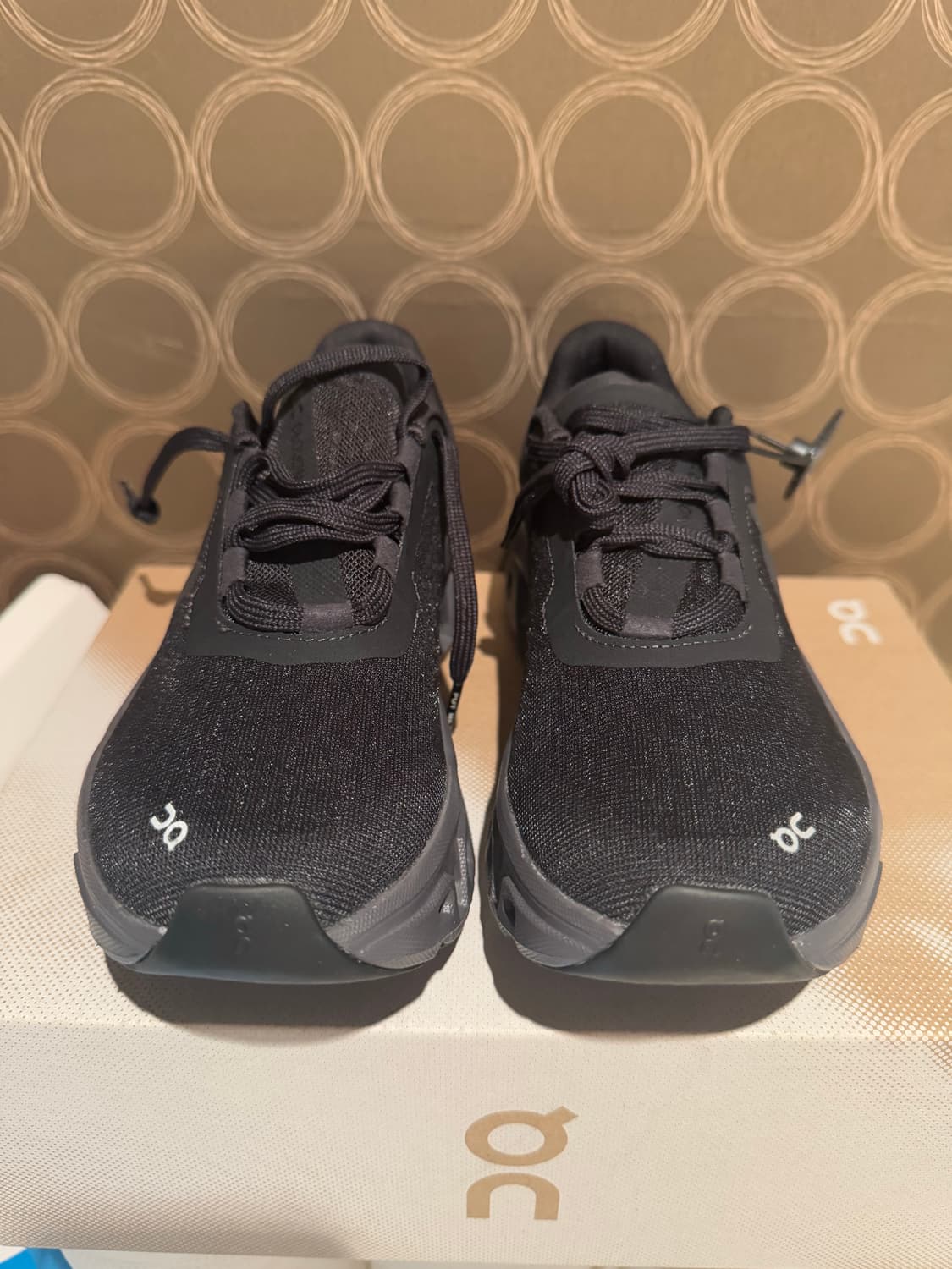 온러닝 클라우드몬스터 블랙 230새상품 상품이미지1