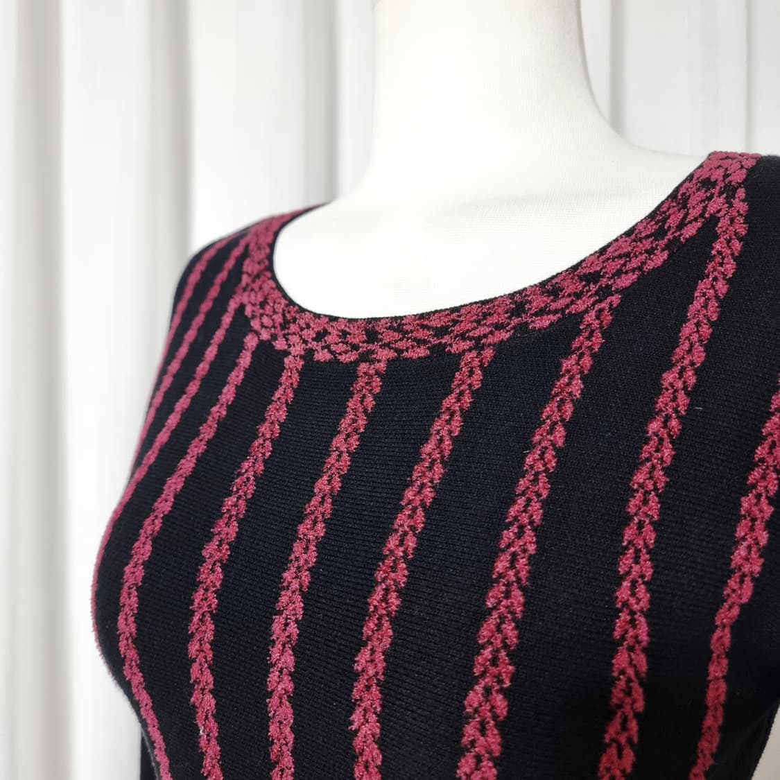 마쥬 maje 벨벳자수 니트 원피스 (44-날씬55/표기2) 상태최상 상품이미지4