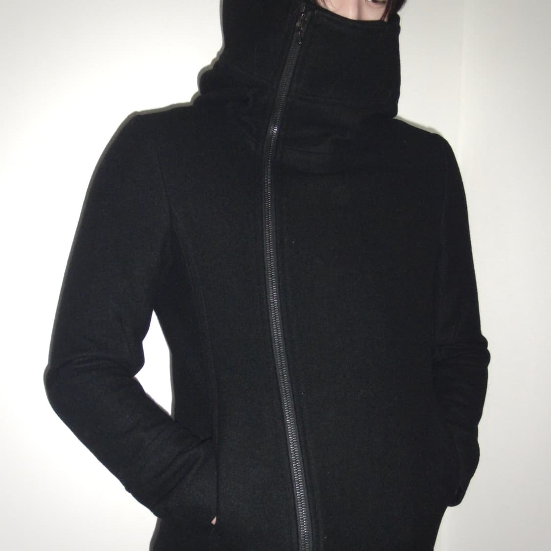 어태치먼트 비대칭 하이넥 후드 자켓 상품이미지4