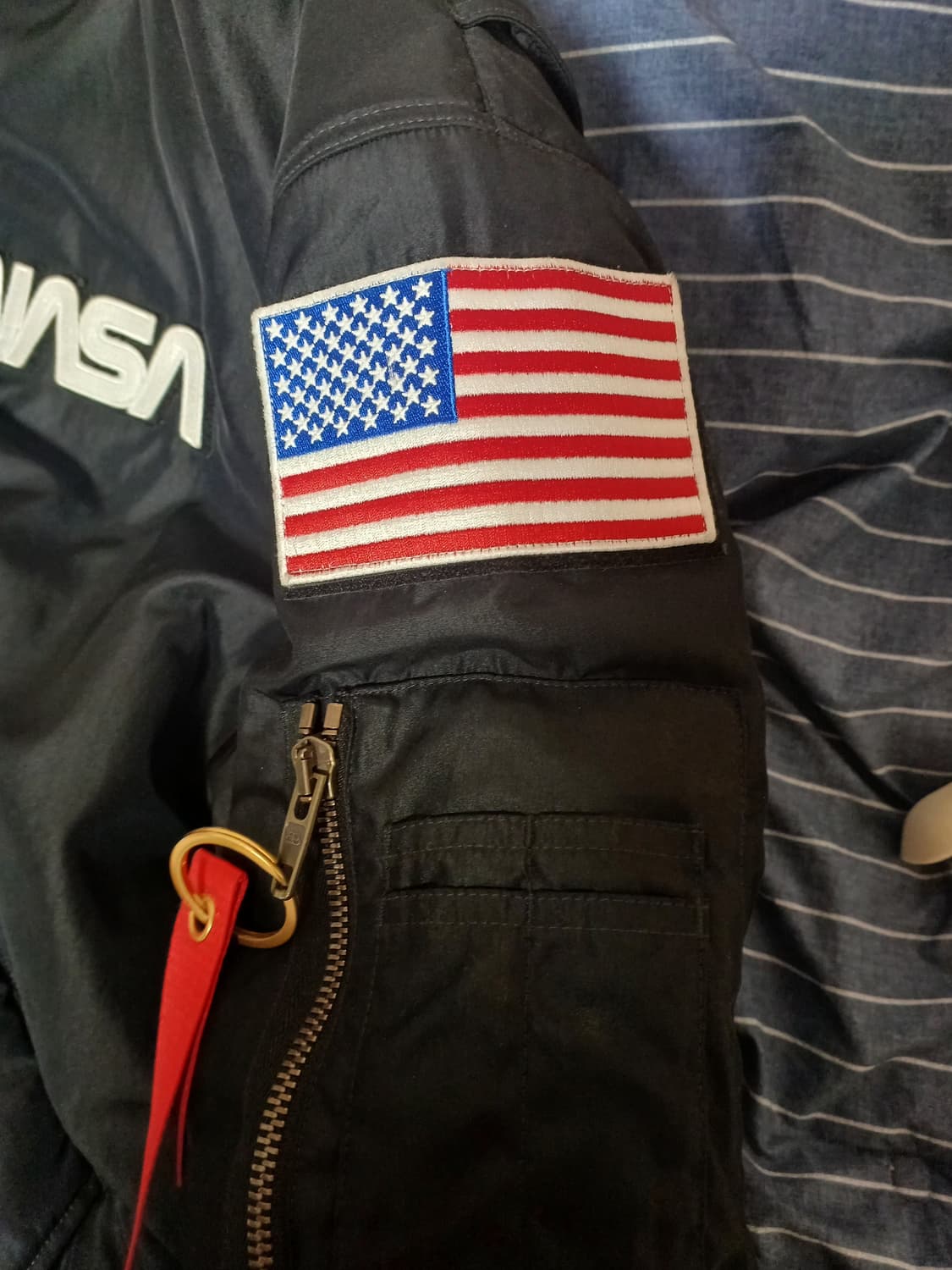 급처)발렌시아가 나사 봄버 38사이즈[105] 상품이미지5