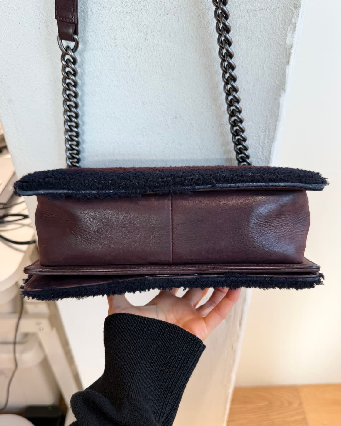 샤넬 브라운 시어링 라지 보이 숄더백 상품이미지7