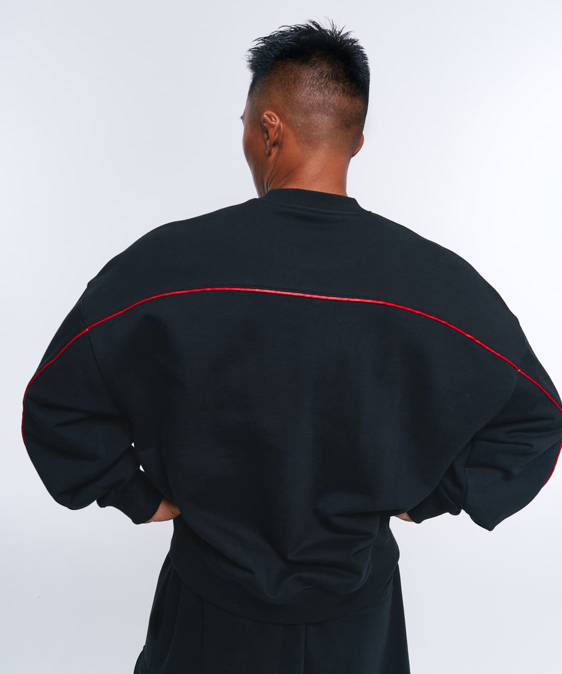 본투윈 25ss 트랙 레드라인 맨투맨 상품이미지4