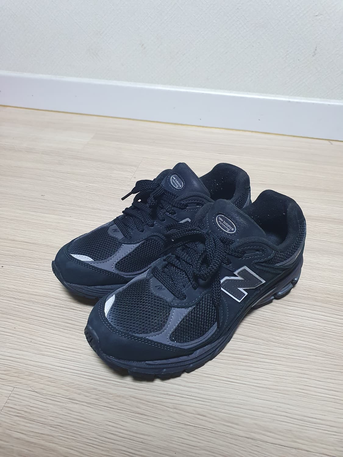 뉴발란스 2002R 블랙 운동화 245 상품이미지4