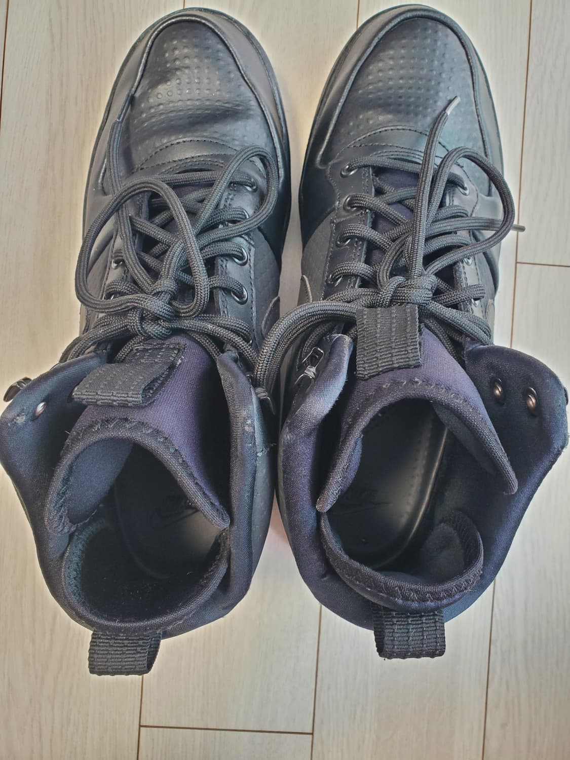 나이키 운동화 에버넌 미드 윈터 부츠 AQ8754-001사이즈270

 상품이미지7