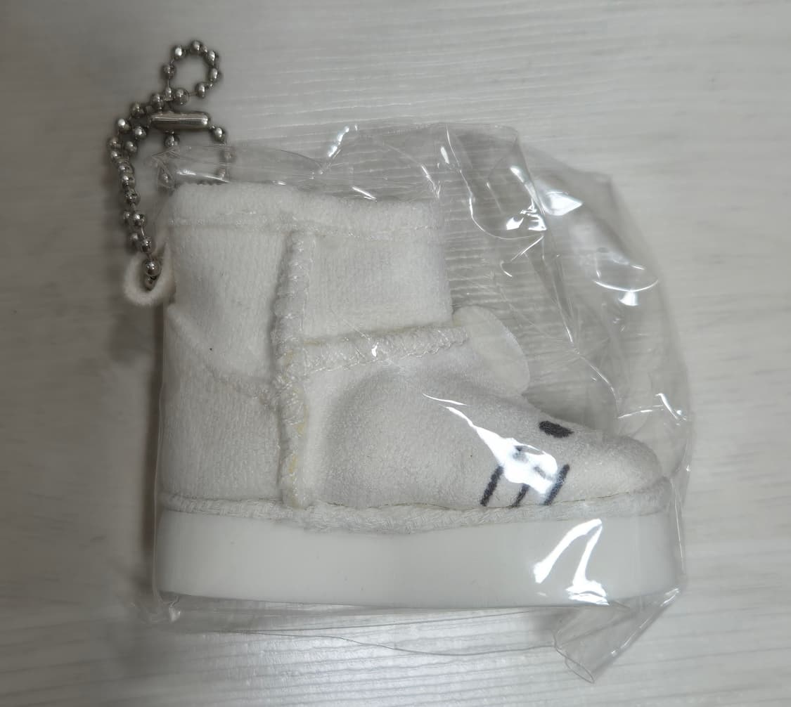 산리오 헬로키티 가챠 키링 어그 부츠 상품이미지2
