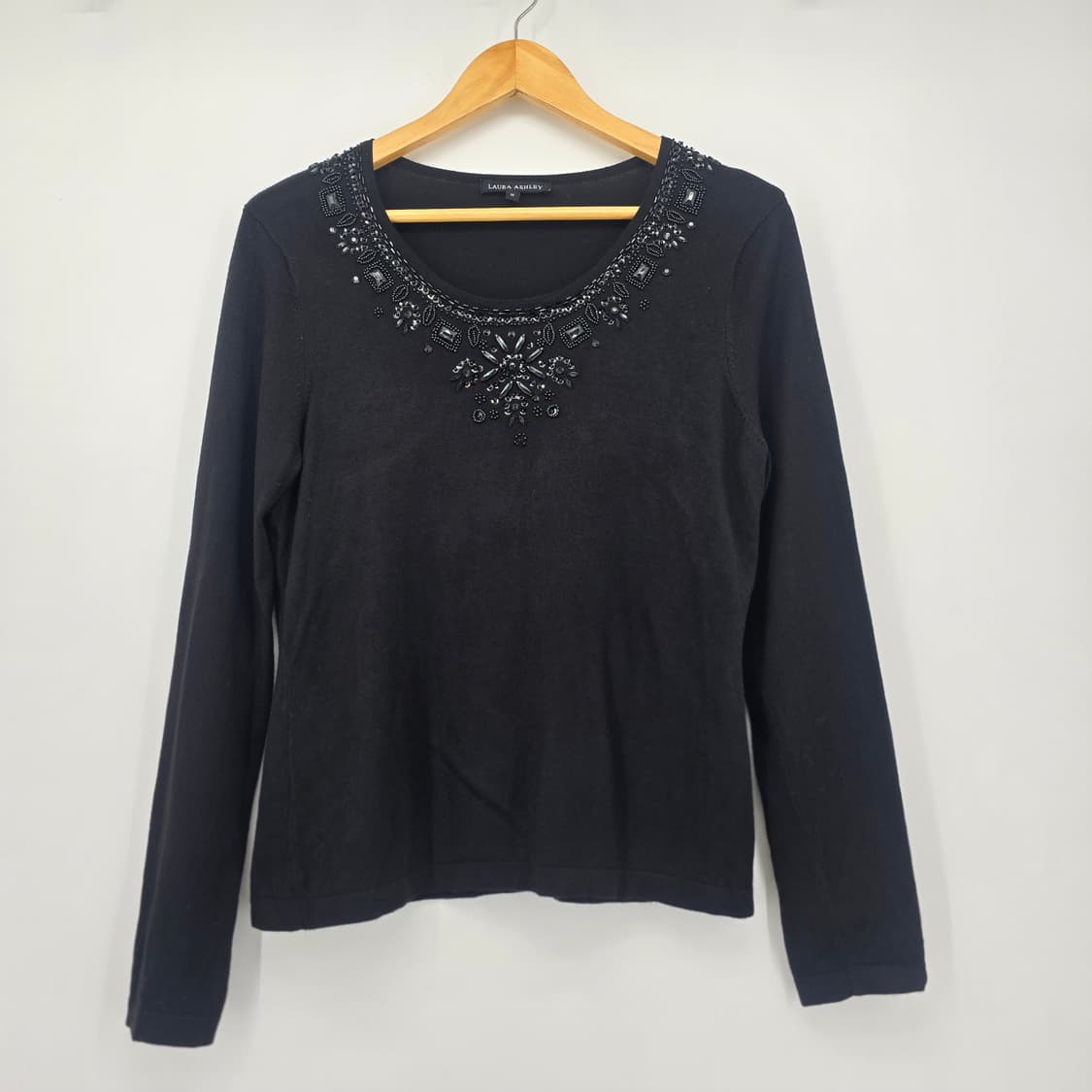 로라애슐리 비즈 장식 니트 블랙 티셔츠 여성 고급 니트 상품이미지1