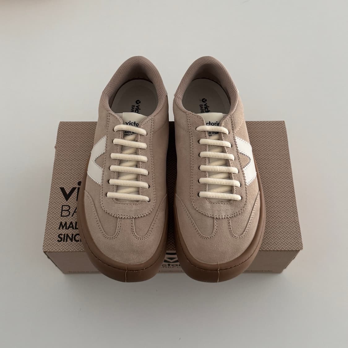 [미착용 새 상품] 빅토리아슈즈 운동화 올모 베어풋 스니커즈 베이지 24 상품이미지3