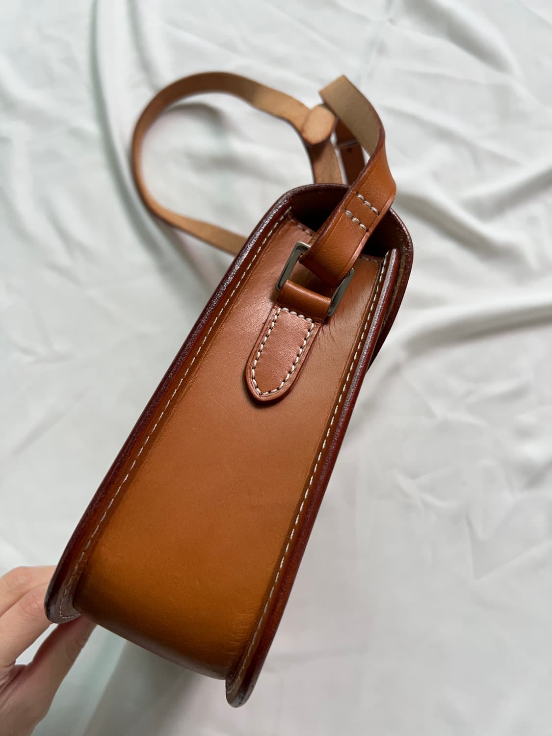 Courreges 꾸레쥬 가죽 크로스백 카라멜 상품이미지6