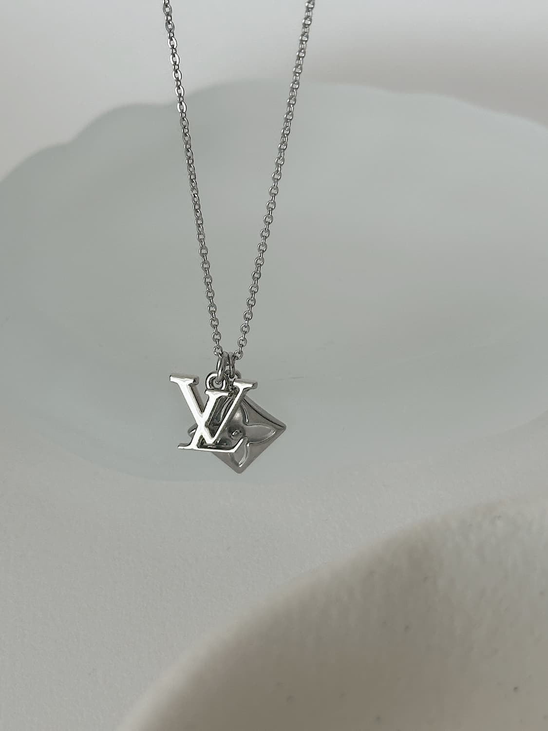 루이비통 클로버 펜던트 업사이클링 목걸이 상품이미지3