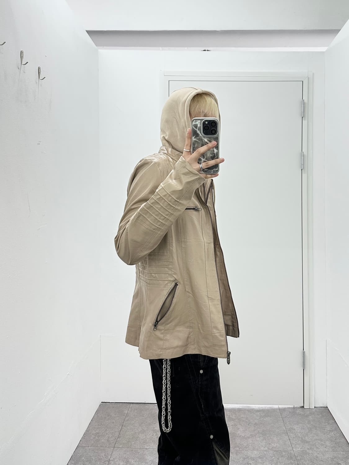 Beige hood layered fake leather motor ja 상품이미지4