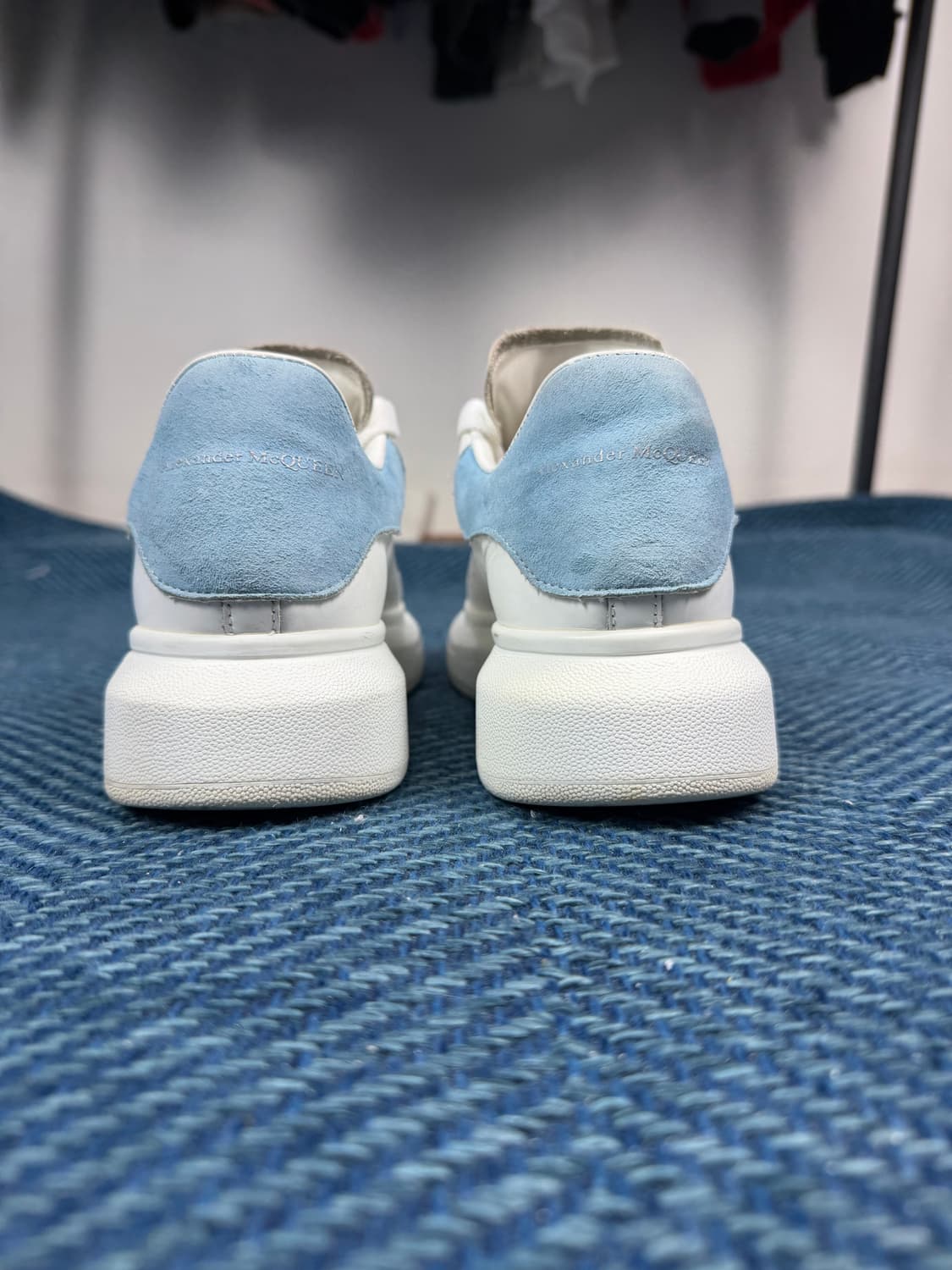 알렉산더 맥퀸 오버솔 스니커즈 38 화이트/블루 상품이미지3