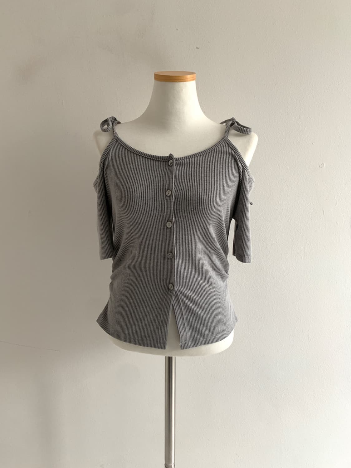 Shoulder Ribbon Button T 상품이미지1