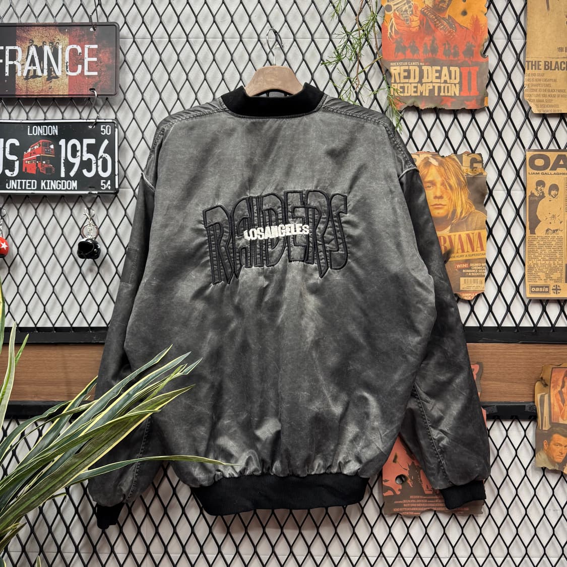 스타터 X NFL 레이더스 플라이트 바시티 자켓 후면 빅로고 포인트 차콜 상품이미지2