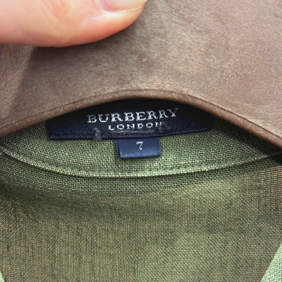 버버리 런던 반팔 셔츠 린넨 버튼 디테일 슬림핏 카키 그린 상품이미지7
