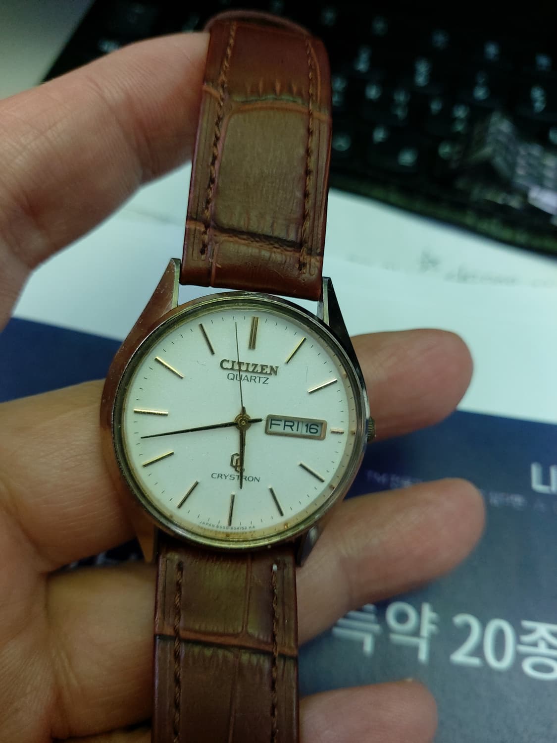 시티즌 크라이스트론 쿼츠 가죽 시계 상품이미지1