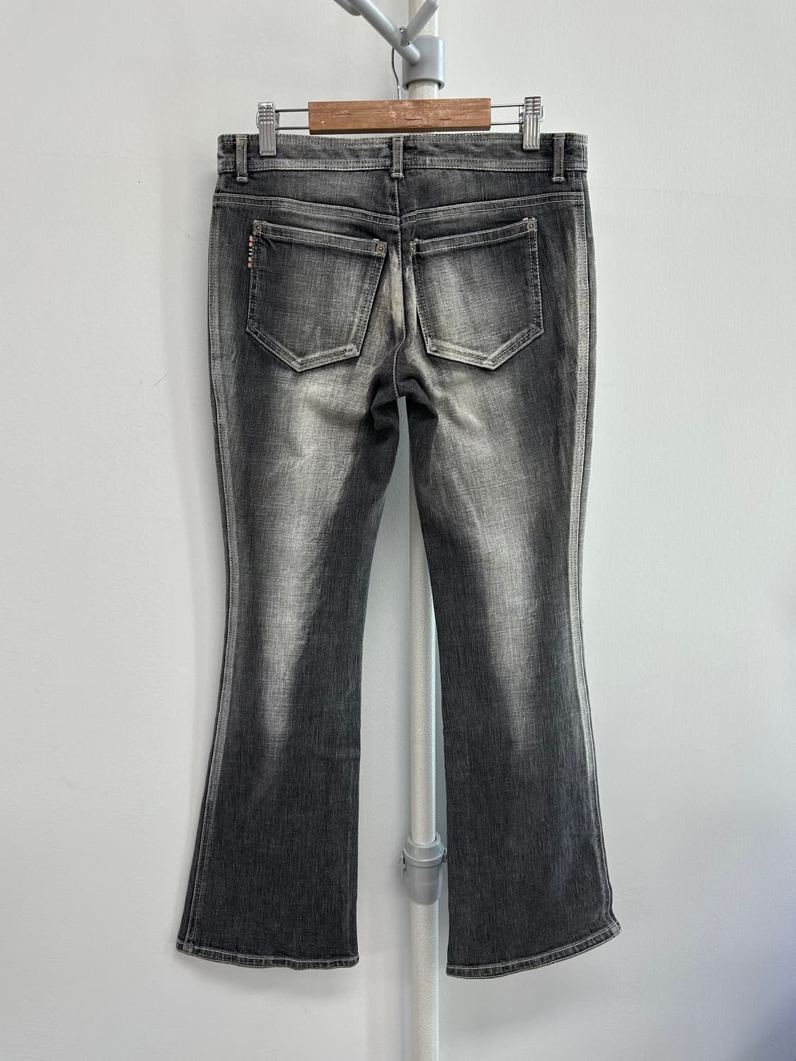 버버리 부츠컷 워싱진 데님팬츠 상품이미지5