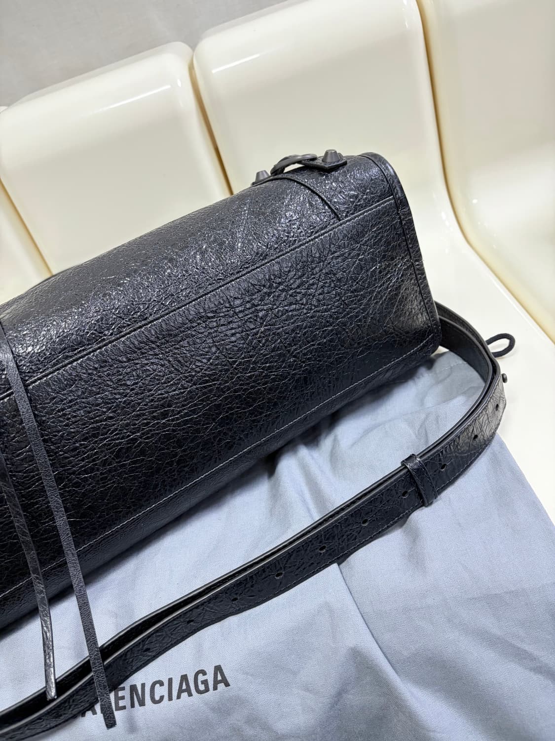 [새상품급 정품] 발렌시아가 르 시티 모터백 미디움 상품이미지3