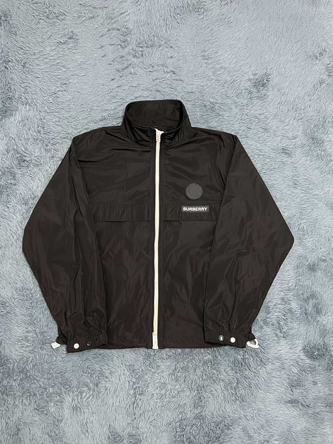 (정품)버버리 패치로고 블랙 바람막이M 상품이미지1