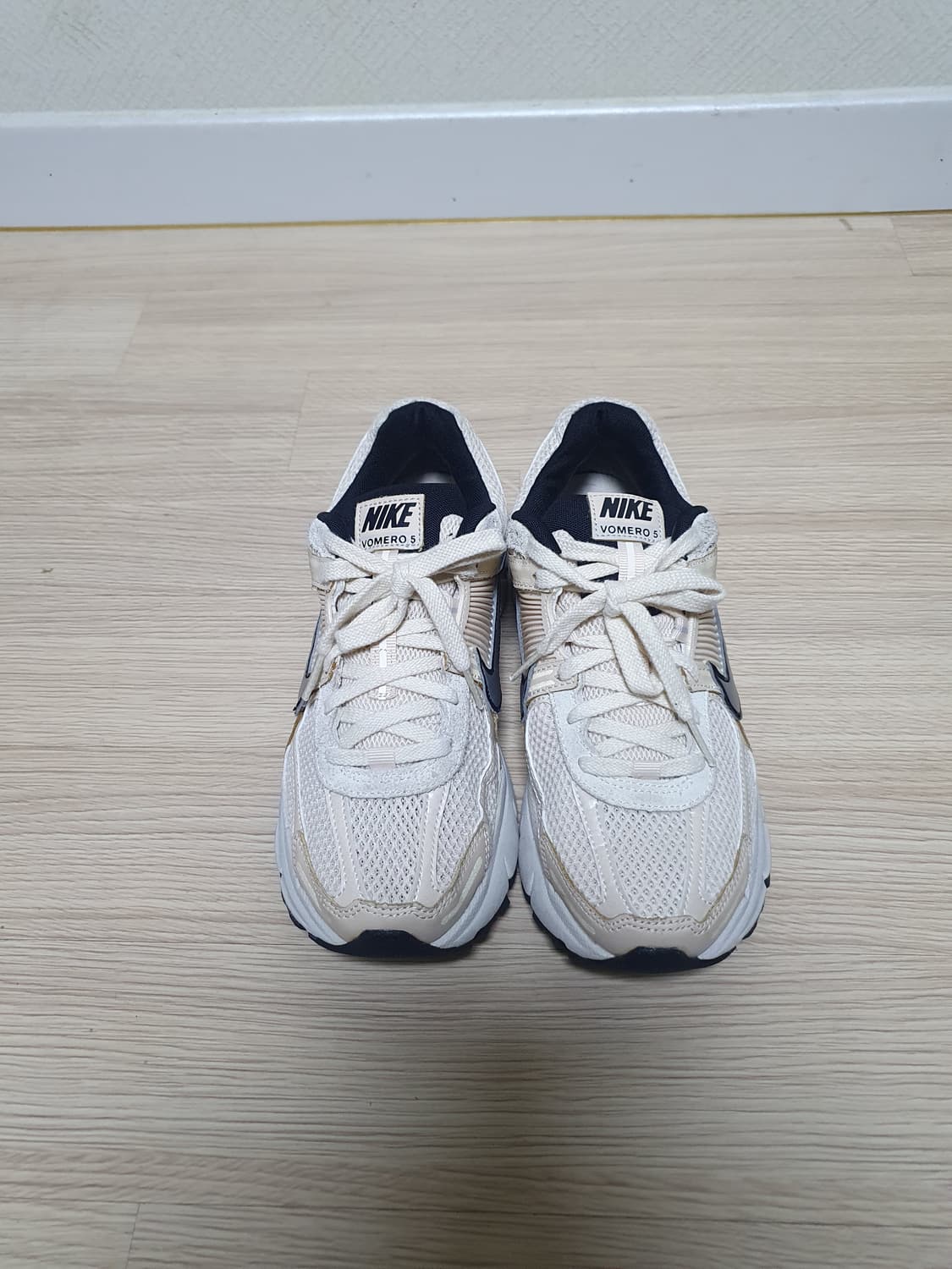 나이키 줌 보메로5 운동화 245 상품이미지3