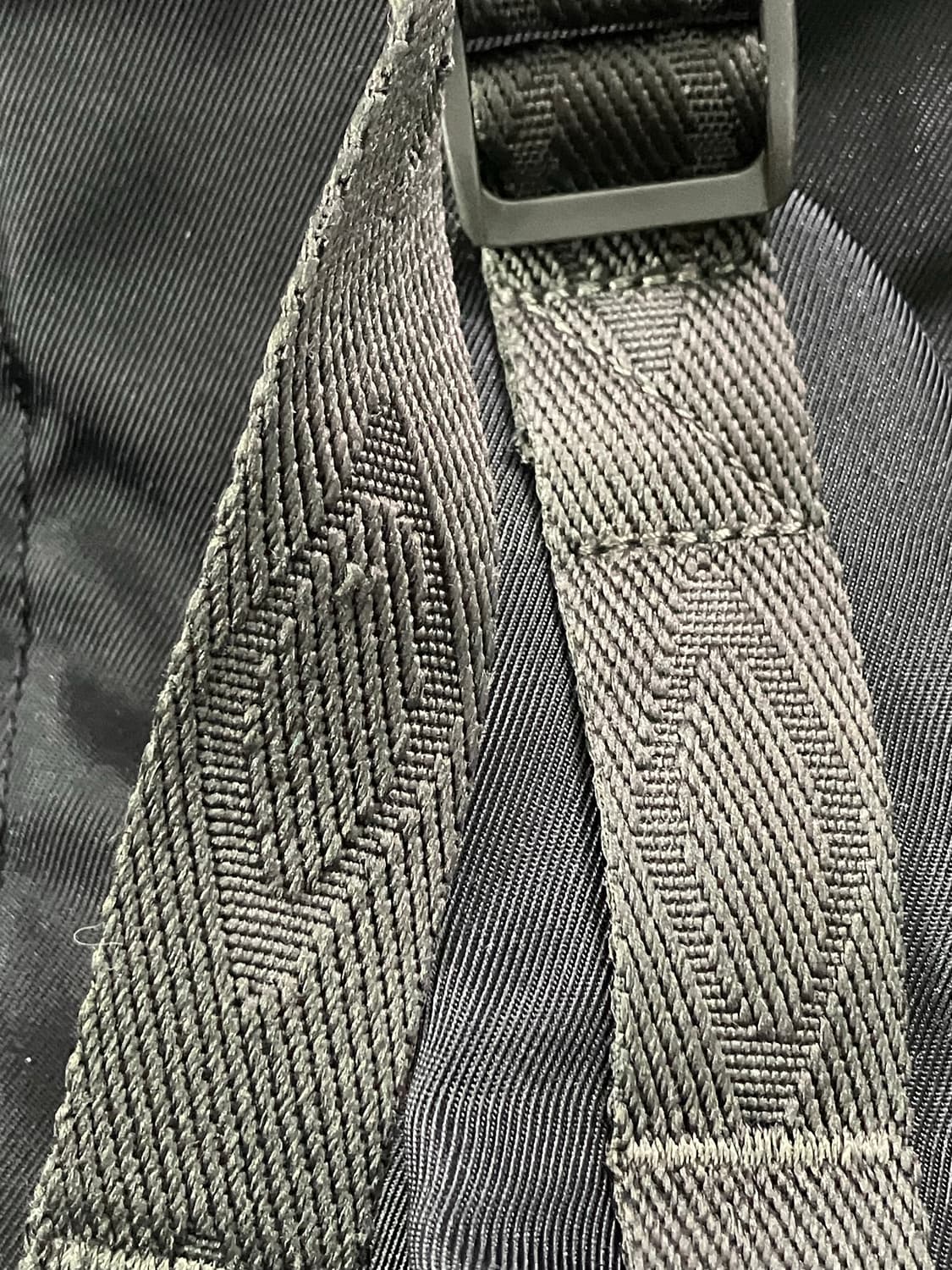 미스치프 버클 클랩 백팩 블랙 상품이미지3