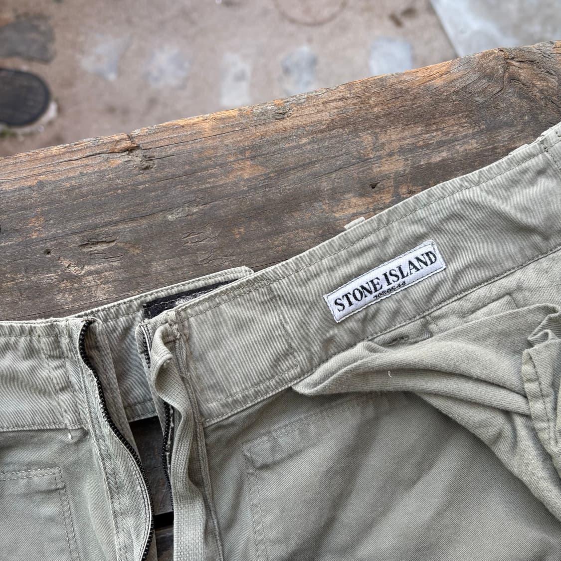 스톤아일랜드 페이딩 올리브 테크니컬 카고 팬츠 상품이미지9