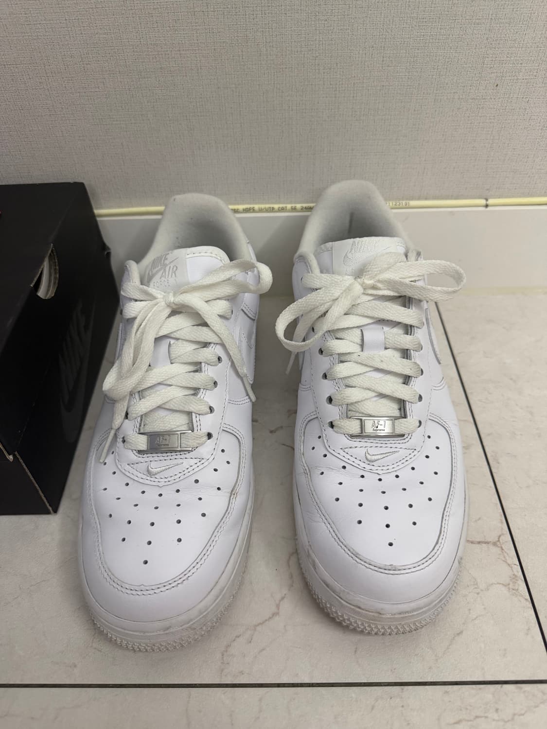 나이키 슈프림 에어포스 1 로우 화이트 250 상품이미지2