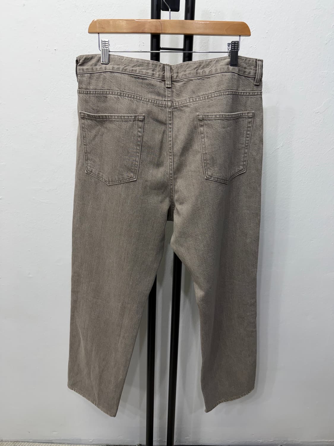 정품) 타임옴므 한섬 23ss 테이퍼드핏 데님 팬츠 88(36) 상품이미지4