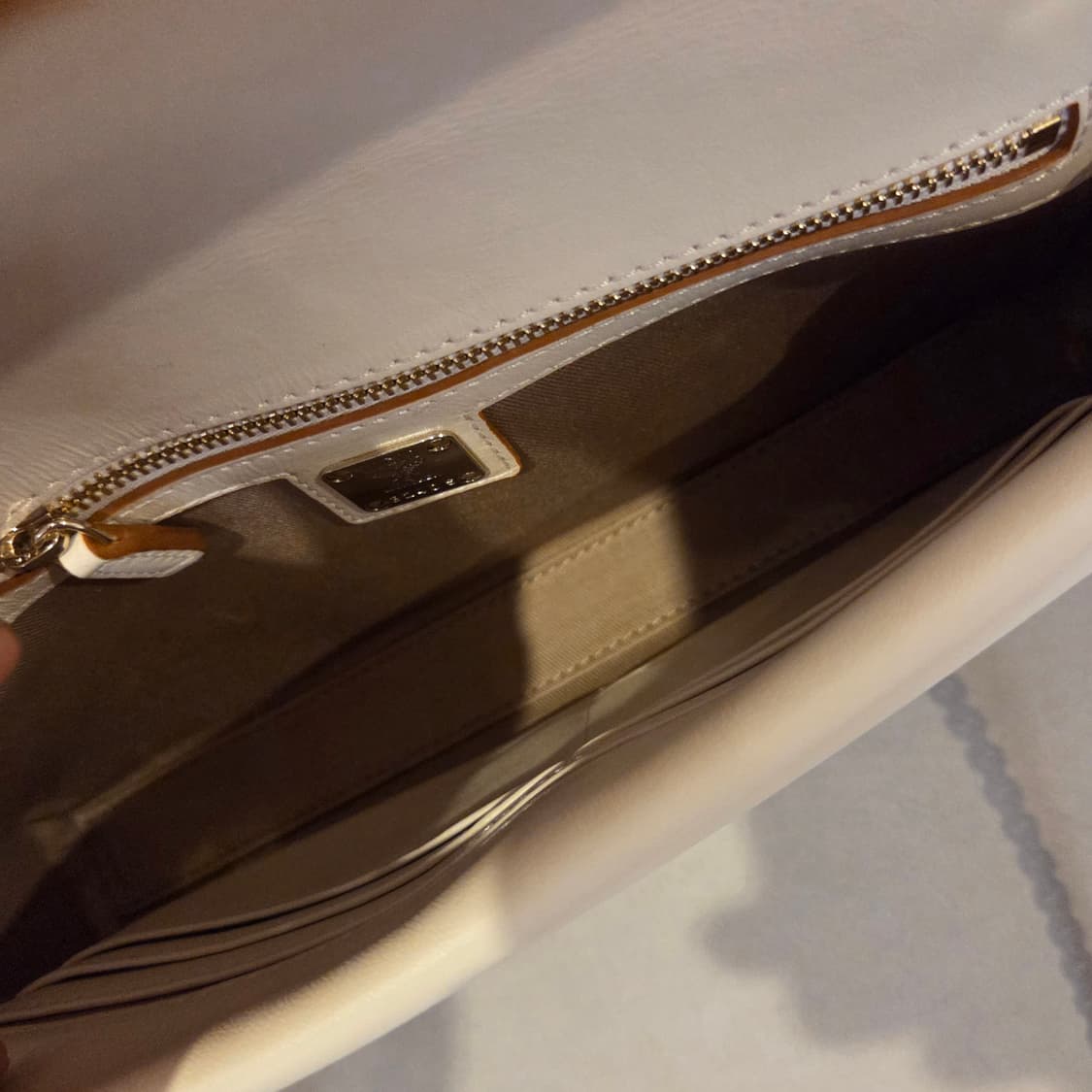 MCM 밀리 비세토스 레더 블록 플랩 크로스바디 상품이미지10