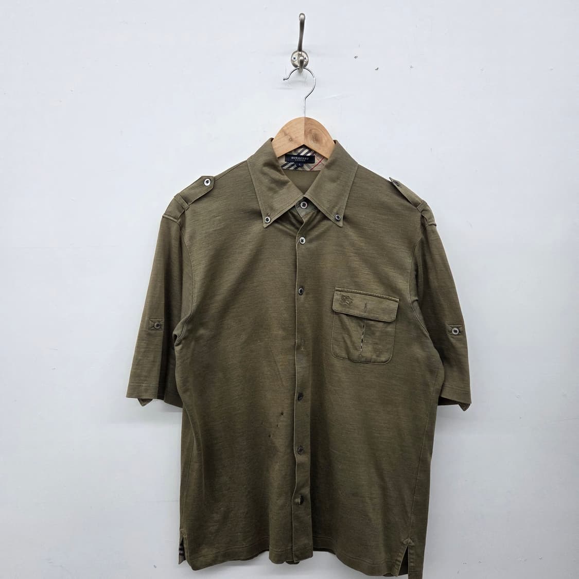 버버리 카키색 반팔 셔츠 상품이미지1