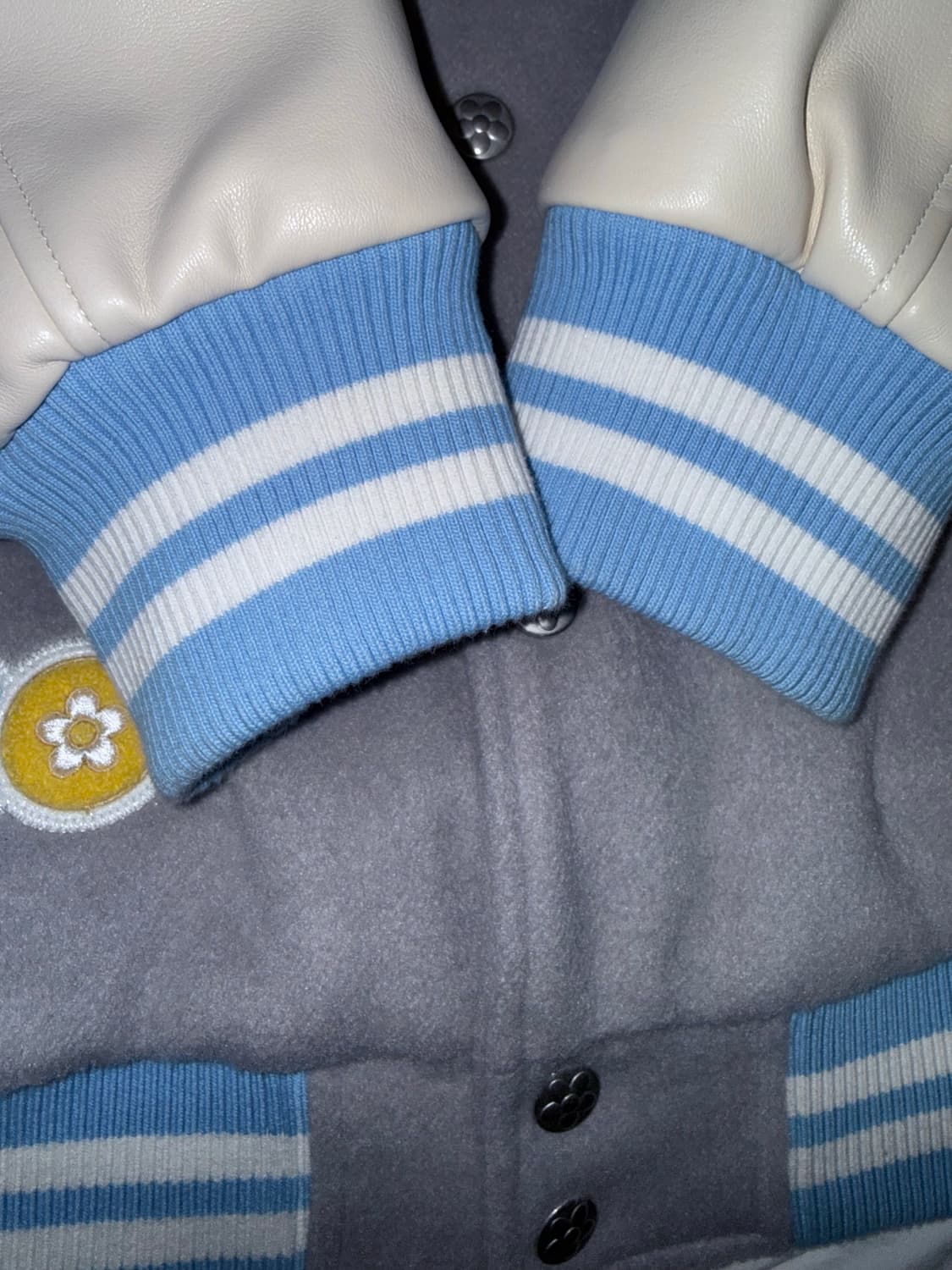 반디 더 핑크 브이텍 굿즈 바시티 자켓 그레이 L 상품이미지3