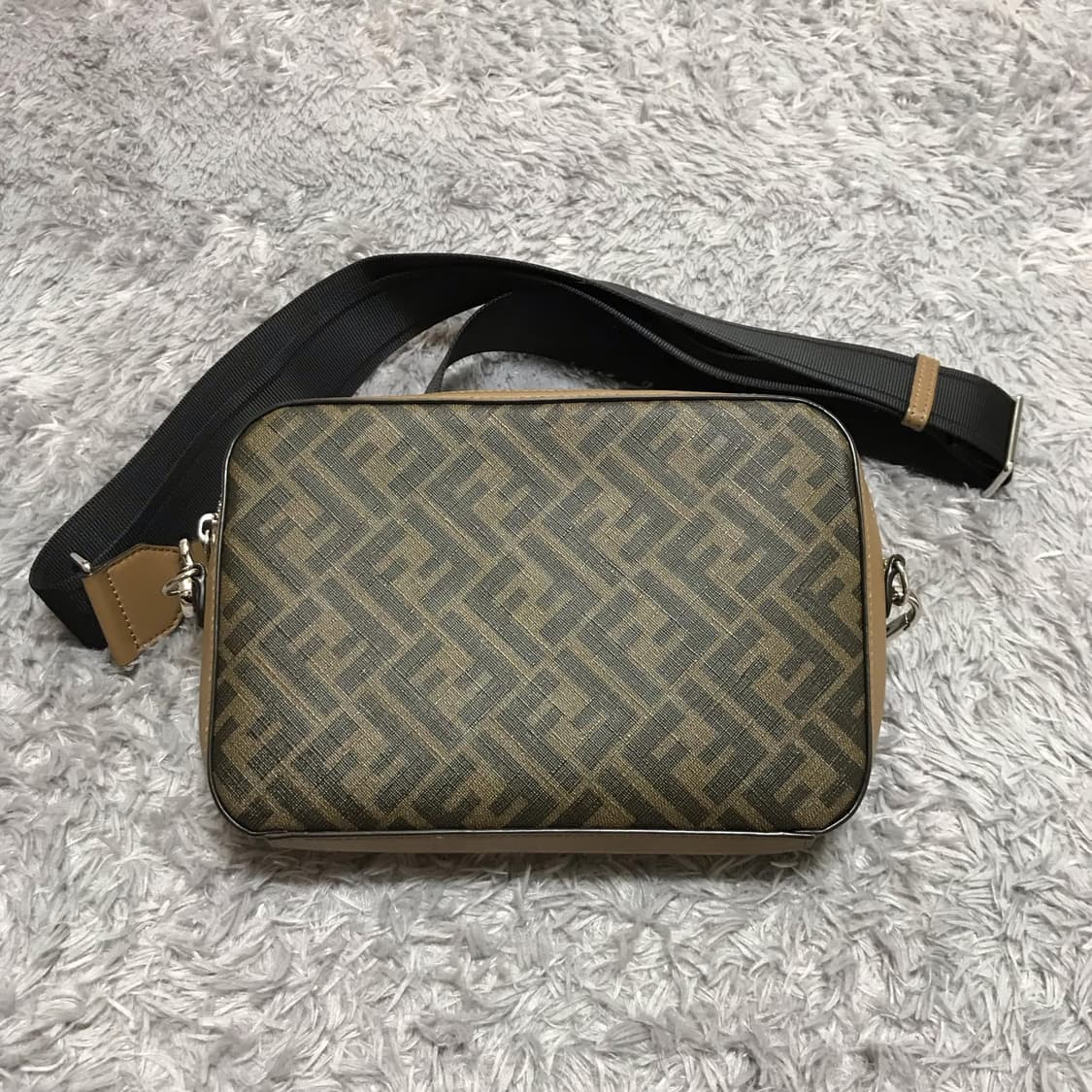 {closet}[크림제품]펜디 레더 패브릭 멀티컬러 카메라백 상품이미지2