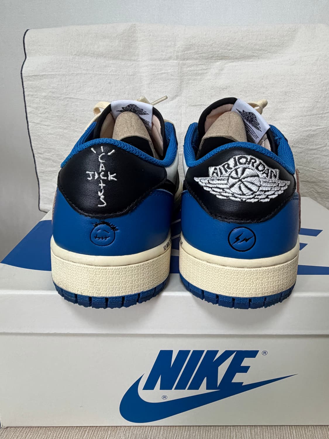 나이키 조던1로우 프라그먼트 트래비스스캇 상품이미지3