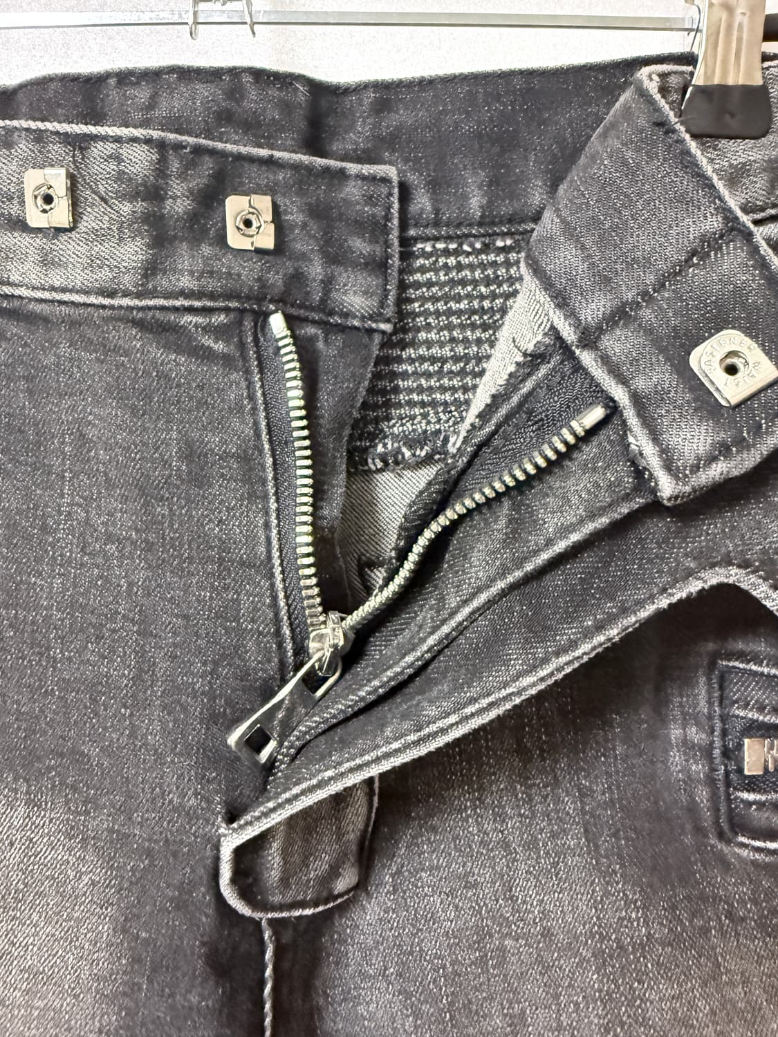 발망(BALMAIN) 디스트로이드 바이커 데님 팬츠 34 데일리  상품이미지5