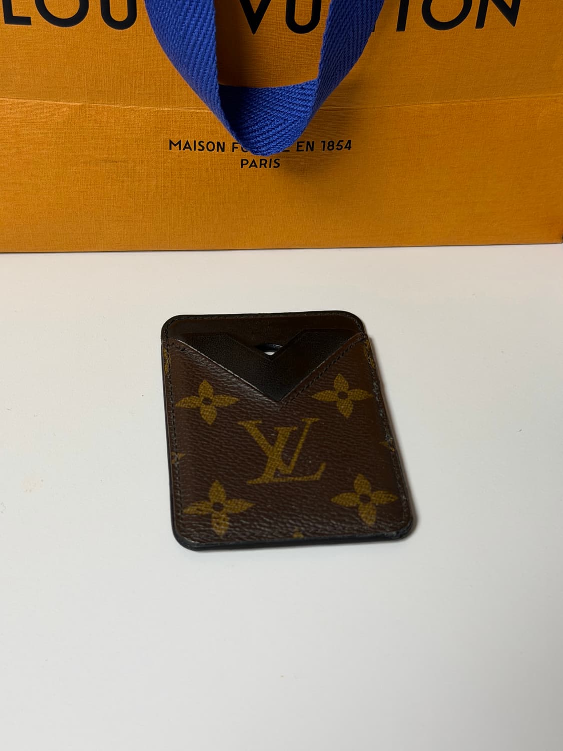 루이비통 맥세이프 카드 지갑 상품이미지1