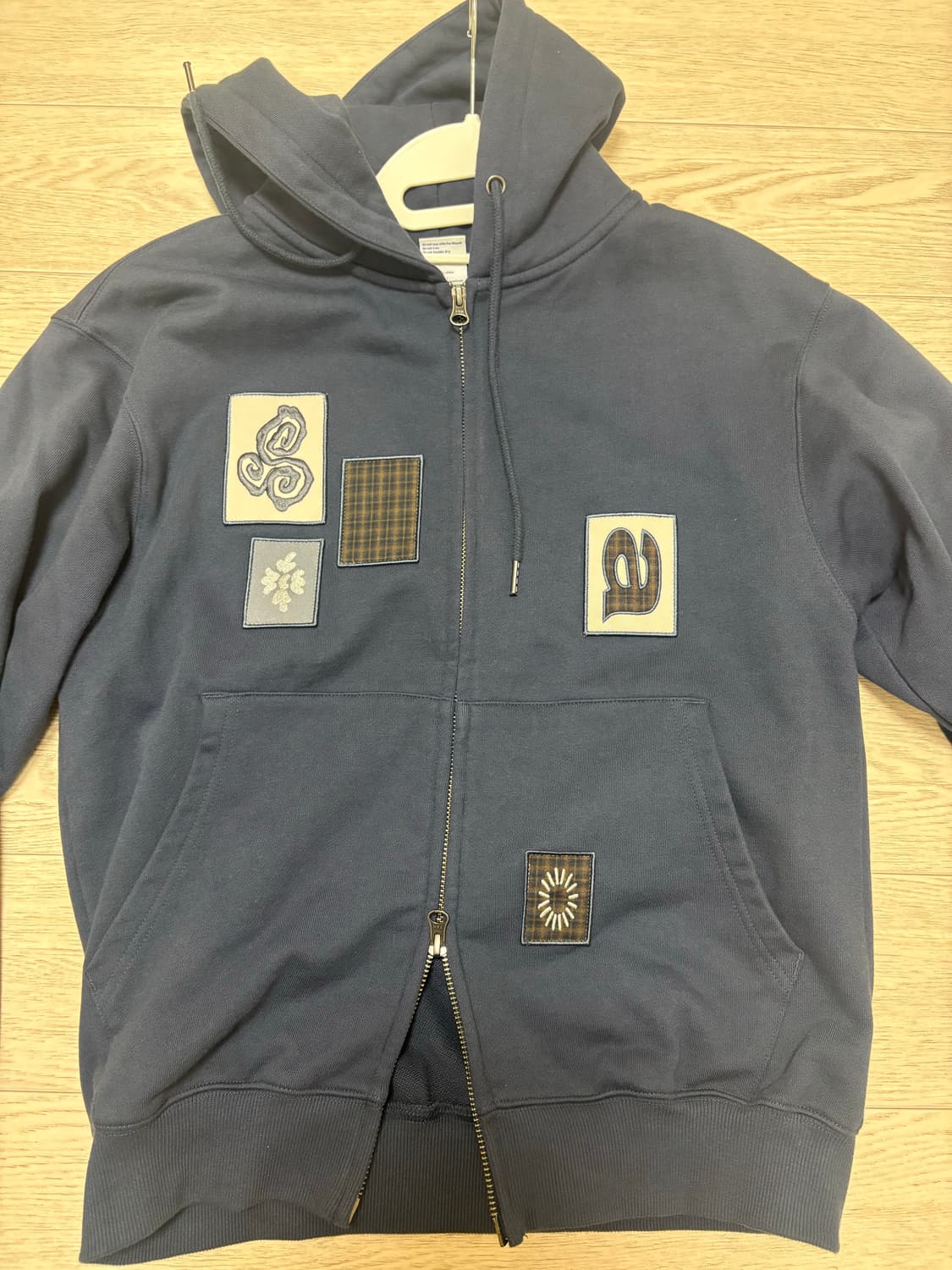 더콜디스트모먼트 후드집업 상품이미지2