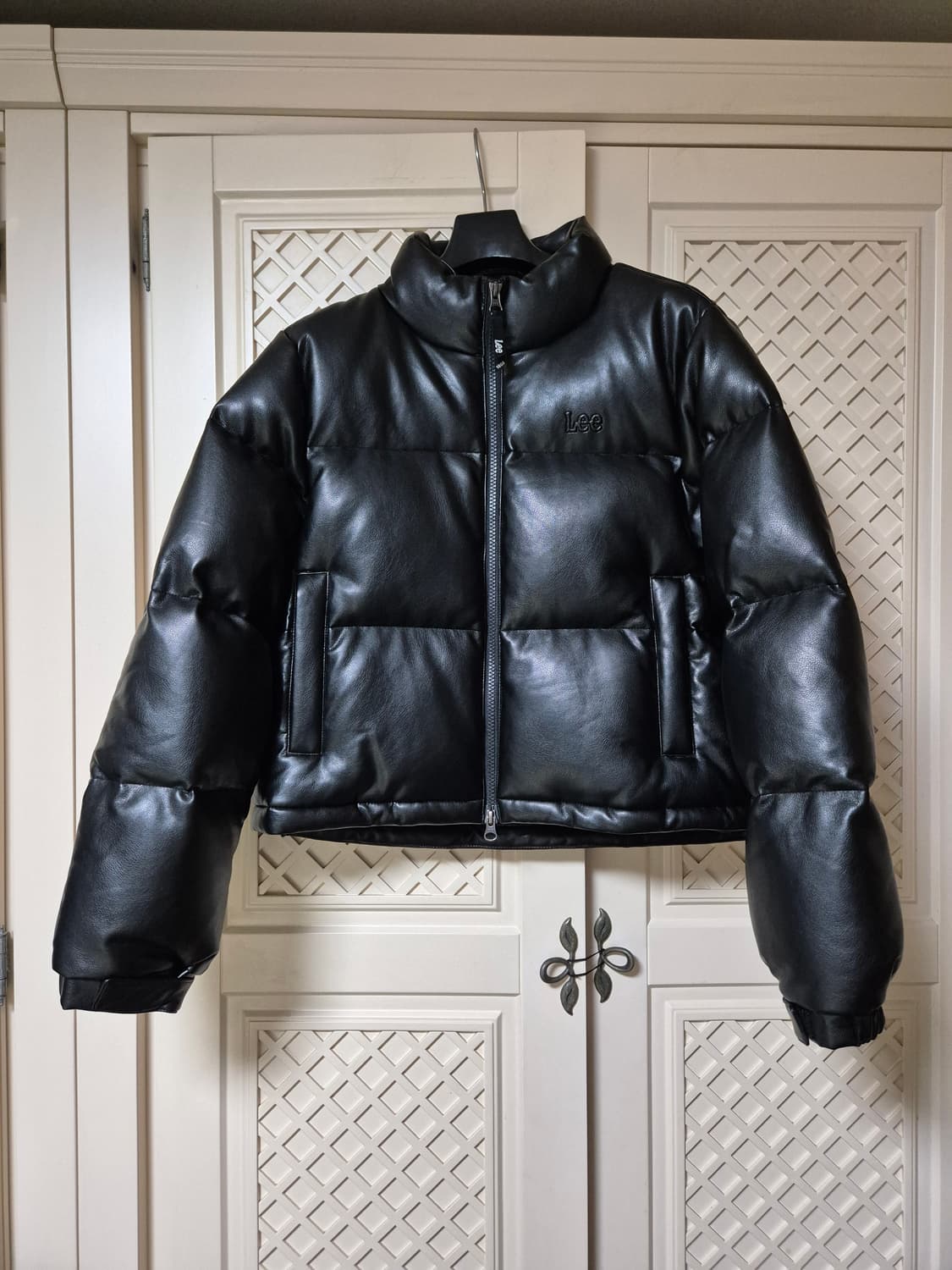 Lee 블랙 레더 크롭 다운 패딩 (WS) 상품이미지1