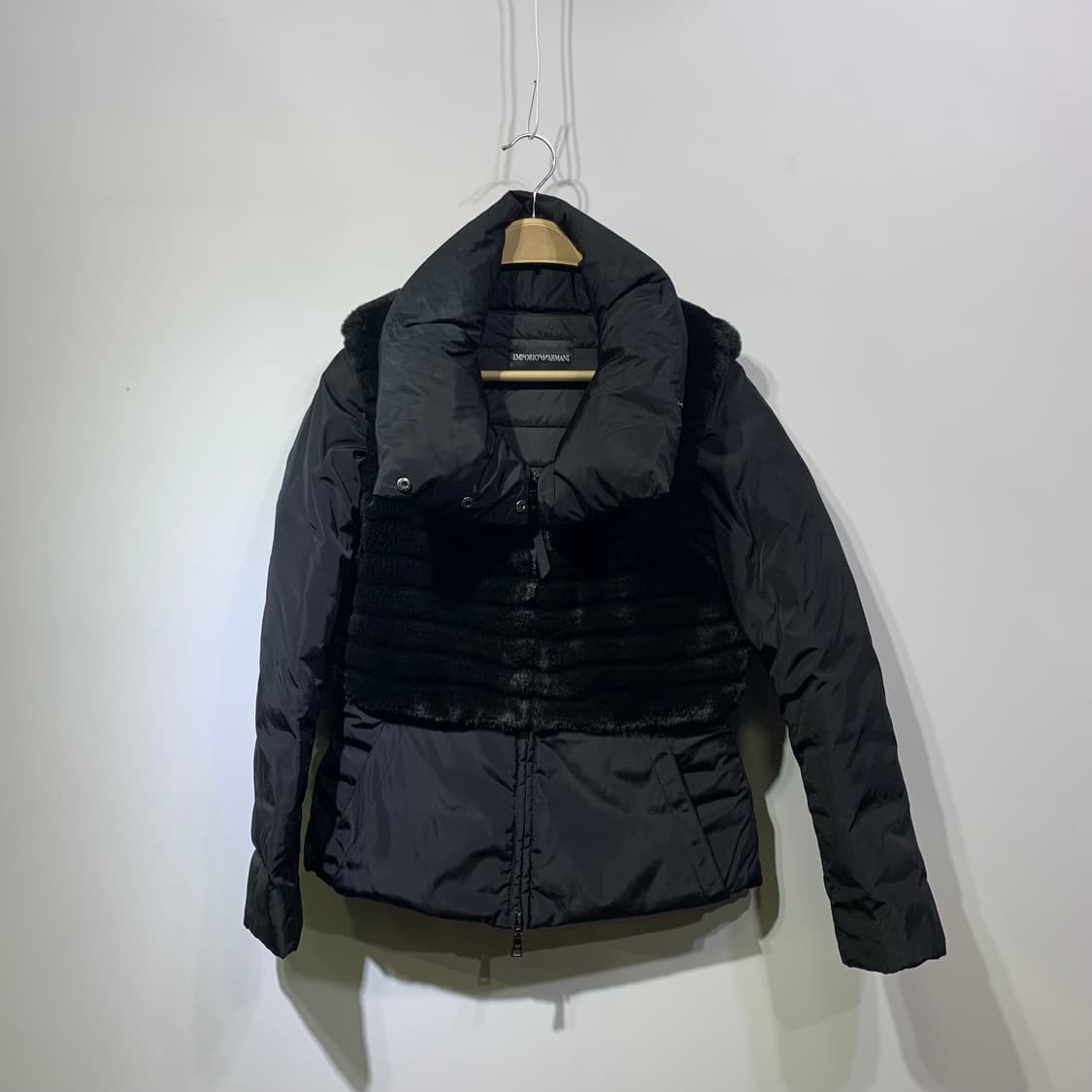 엠포리오 아르마니 모피스타일 다운자켓 판매합니다 상품이미지1