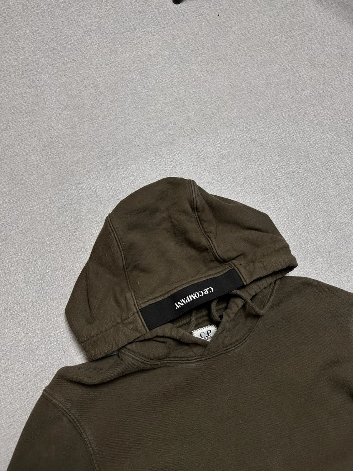 C.P. 컴퍼니  다이애그널 레이즈드 플리스 후드티 상품이미지3