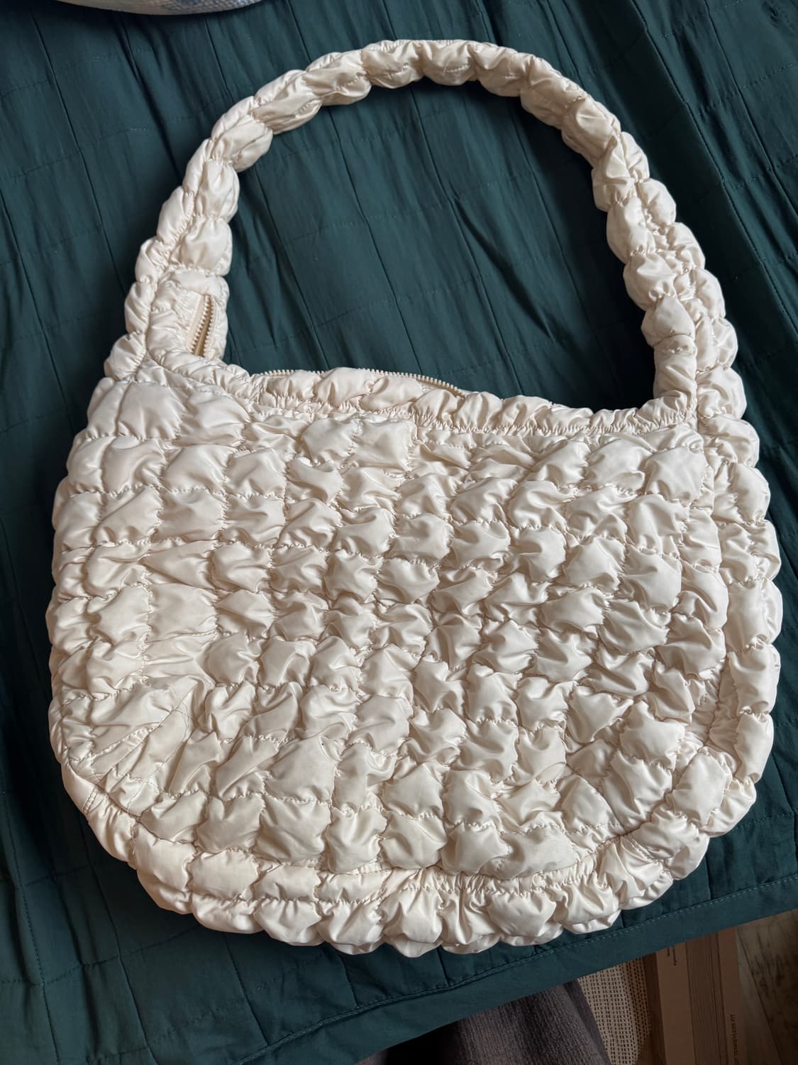 cos 코스 오버사이즈 퀼팅백 아이보리 상품이미지1