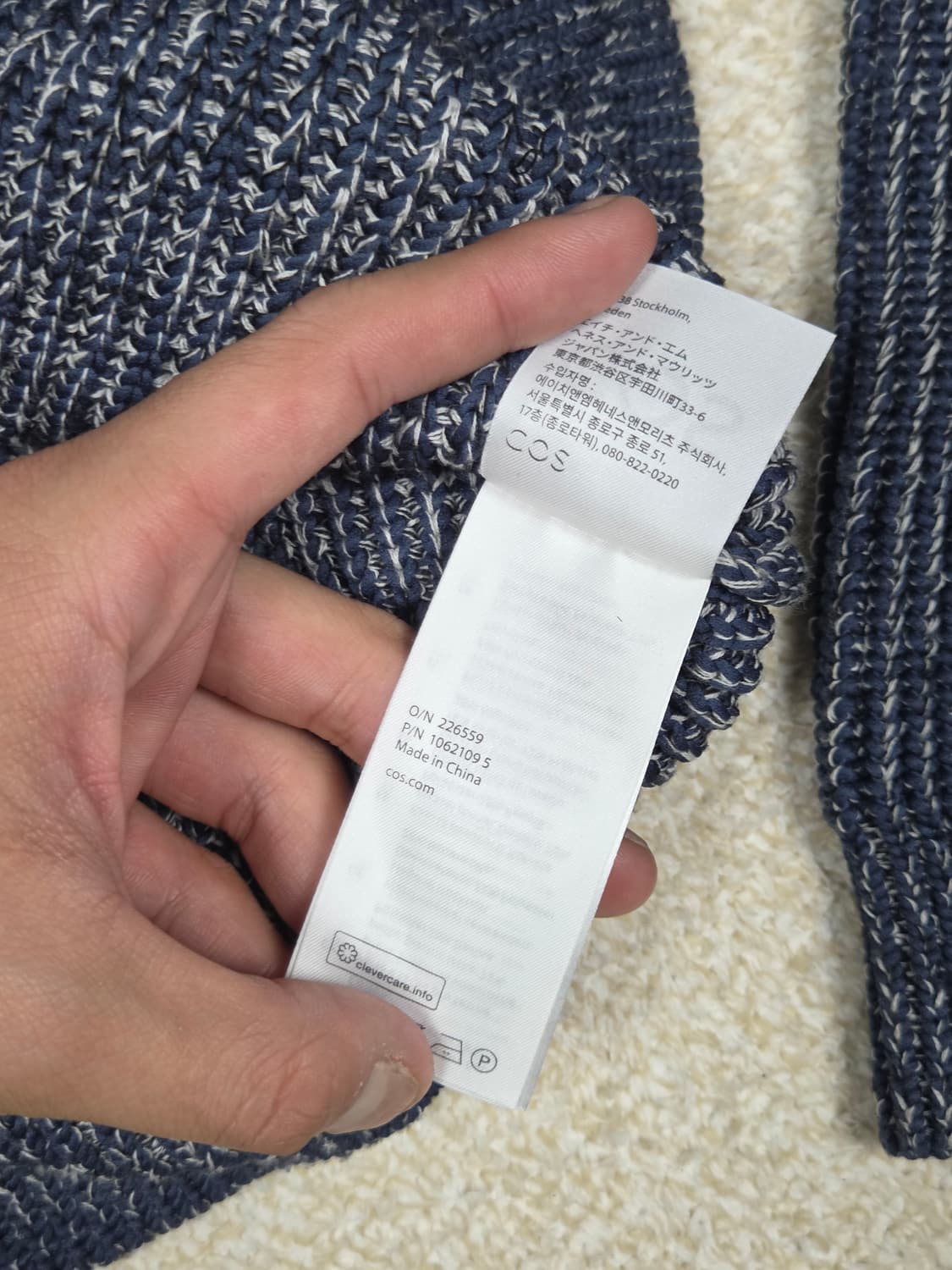 [코스] 텍스처드 믹스 레귤러핏 크루넥 니트 스웨터 | 00260 상품이미지4