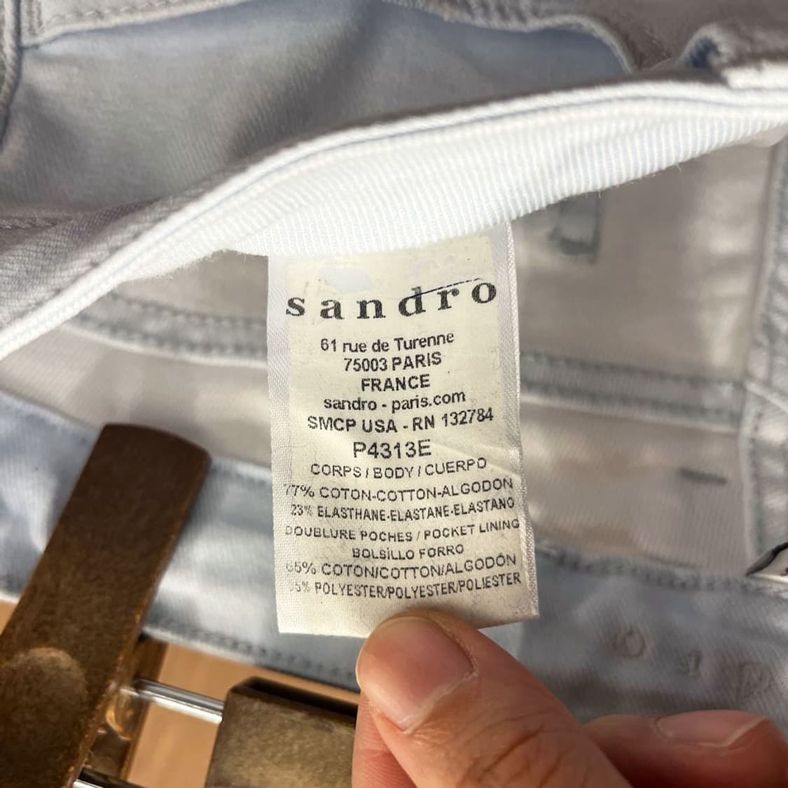 산드로 슬림 스키니 데님 팬츠 미니멀 허리 로고 자수 디테일 라이트 블루 상품이미지7