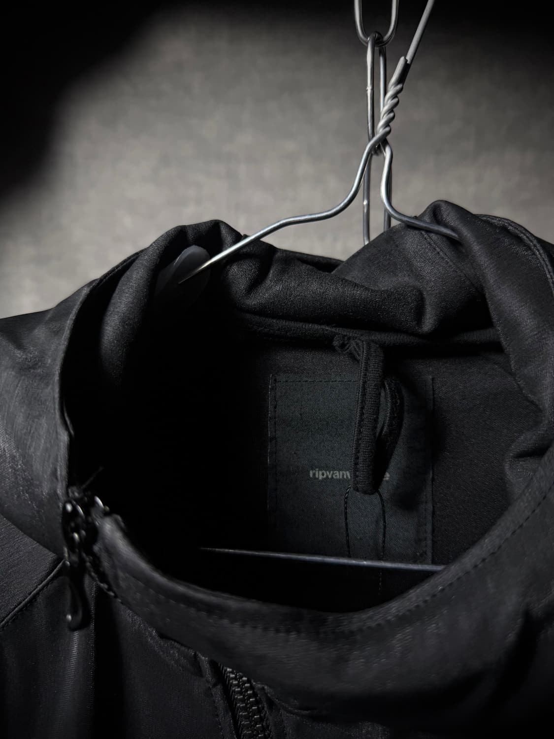 립반윙클 비대칭 하이넥 코팅 후드집업 상품이미지6