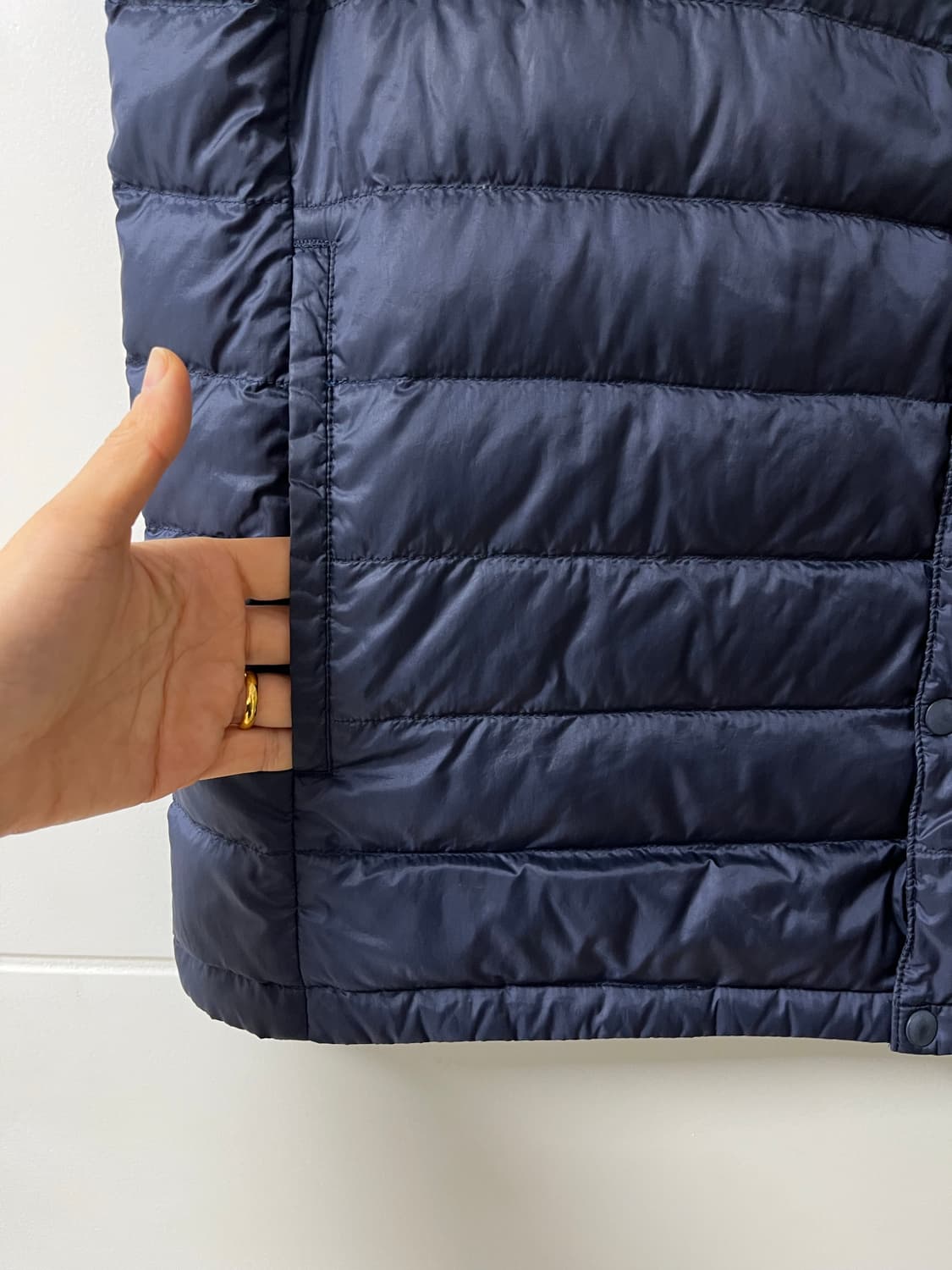 유니클로 경량 패딩 조끼 상품이미지5