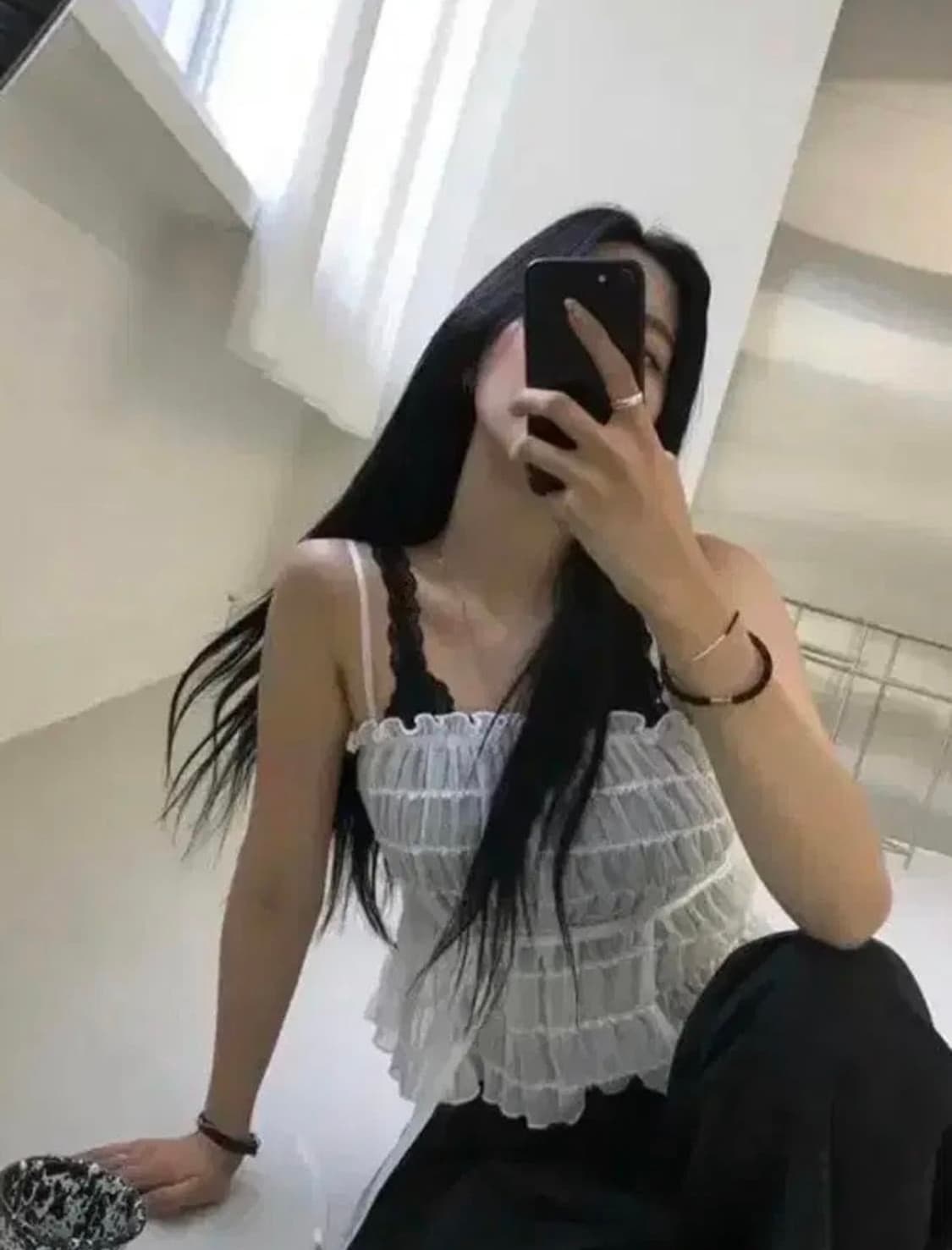 쓰리타임즈 백예린 나시 쉬폰 링클 슬리브리스 화이트 상품이미지4